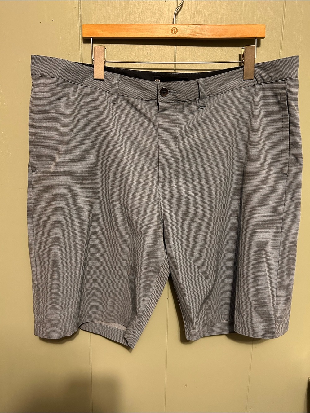 Travis Mathew Men's Gray Micro-Pattern Athletic Shorts